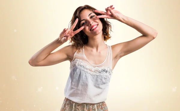 Pretty woman doing victory gesture — Stock Photo, Image