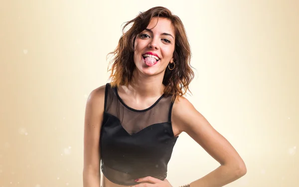 Linda chica sacando su lengua —  Fotos de Stock