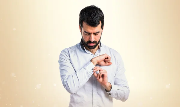 Hombre con camisa blanca —  Fotos de Stock