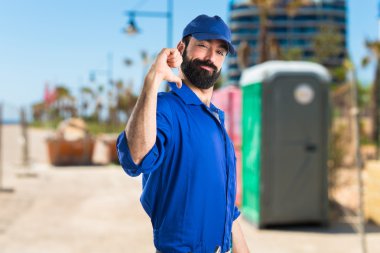 Adam kendisiyle gurur