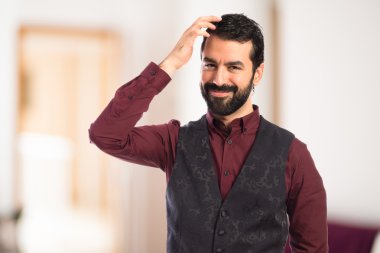 Zarif adam giyen yelek 