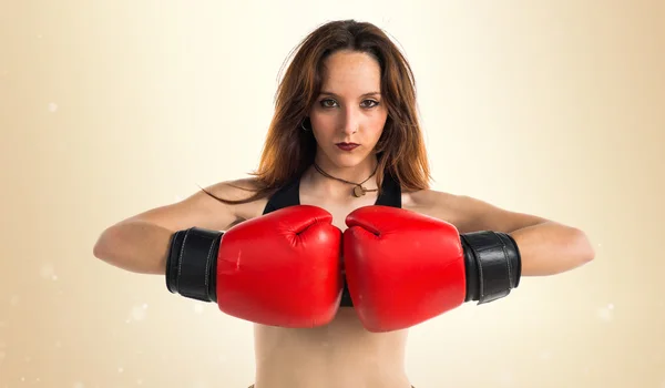 Mädchen mit Boxhandschuhen — Stockfoto