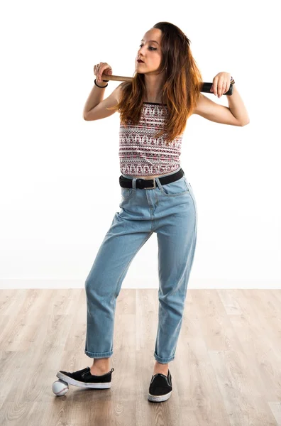 Jovem mulher bonita posando em estúdio — Fotografia de Stock