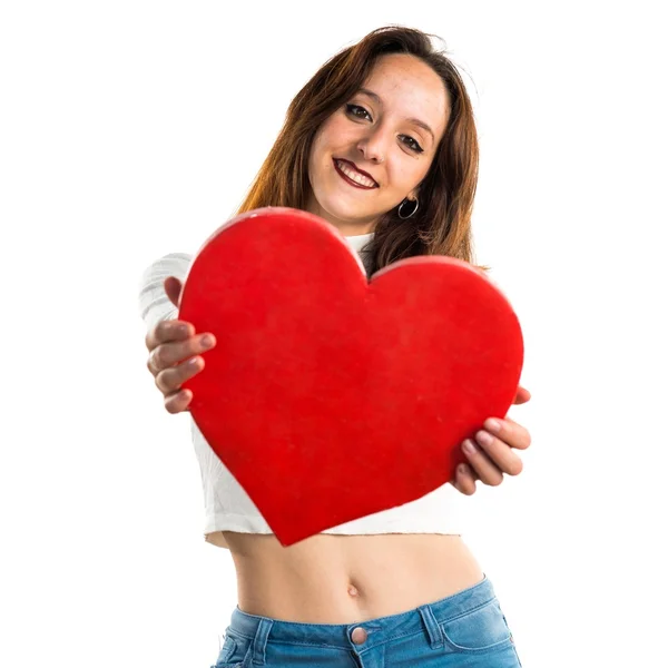 Menina segurando um grande coração — Fotografia de Stock