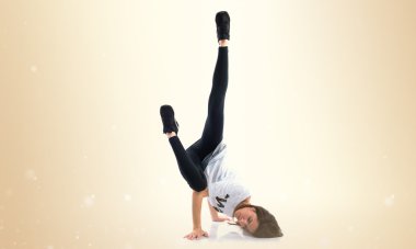 Güzel kız kentsel dansçı