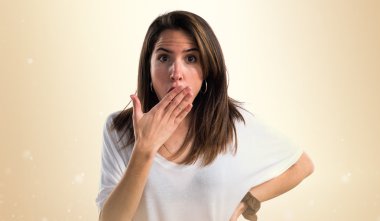 Sürpriz jest yapıyor kız