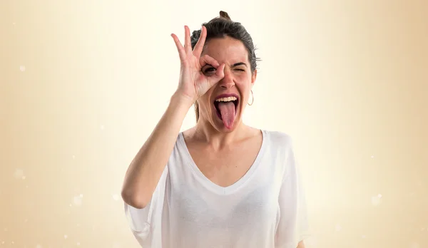 Jong meisje poseren in studio — Stockfoto