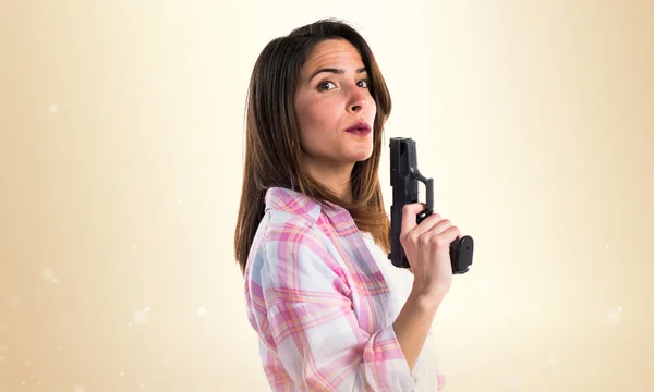 Mädchen mit Pistole — Stockfoto