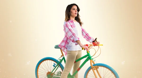Dziewczyna na rowerze kolorowe — Zdjęcie stockowe