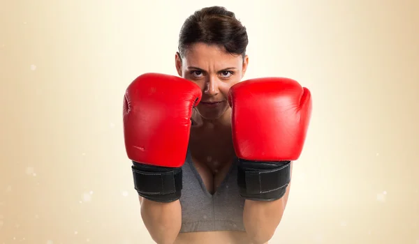 Sportlerin mit Boxhandschuhen — Stockfoto
