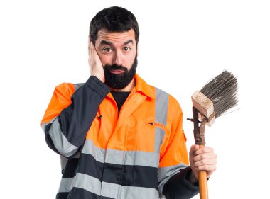 Kulakları kapsayan çöp adam