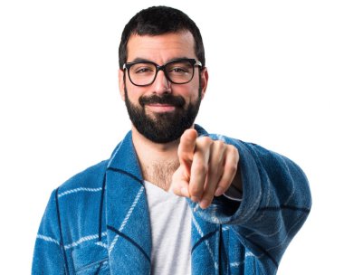 Sabahlık önüne işaret eden adam