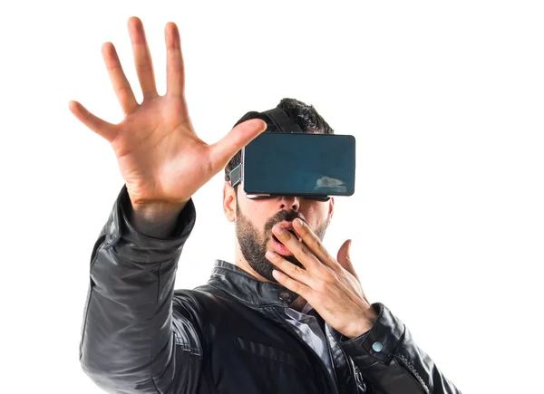 Mann mit VR-Brille — Stockfoto