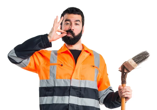 Homem do lixo fazendo gesto de silêncio — Fotografia de Stock