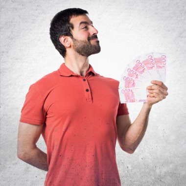 Yakışıklı adam bir sürü para alarak