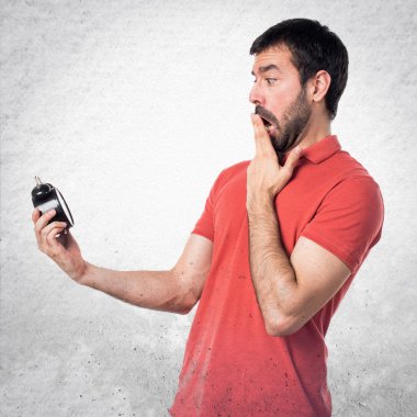 Yakışıklı adam Vintage saat tutan