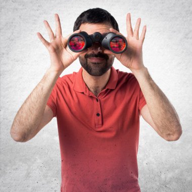 Dürbün ile yakışıklı adam