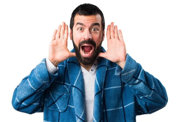 Sabahlık sürpriz jest yapıyor adam