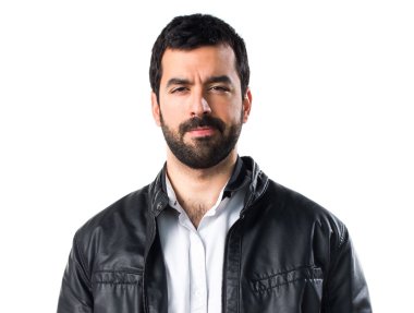 deri ceketi olan adam