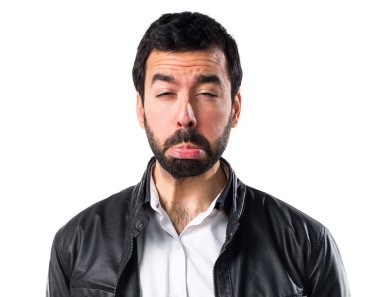 Deri ceket ile üzgün adam