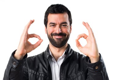 Erkek deri ceket yapmak Ok işareti ile