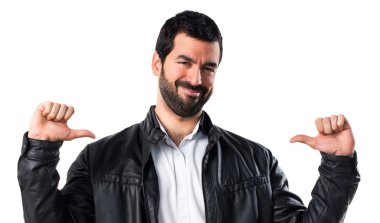 Adam kendisiyle gurur