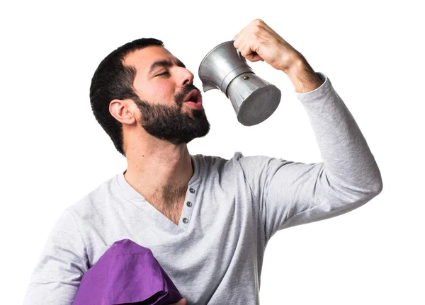 男人穿着睡衣拿着咖啡壶 — 图库照片