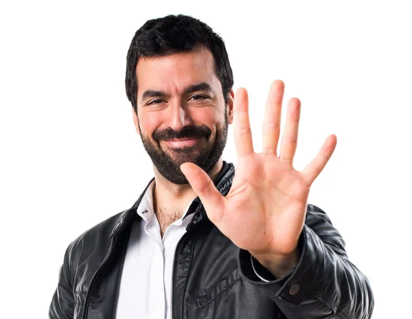 Man with leather jacket counting five — Stock Photo, Image