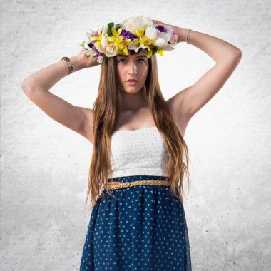 Çiçeklerin taç kadınla modeli