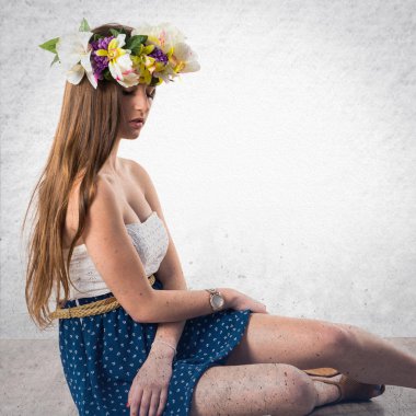 Çiçeklerin taç kadınla modeli