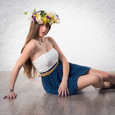 Çiçeklerin taç kadınla modeli