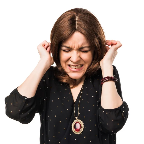 Mujer cubriéndose los oídos — Foto de Stock