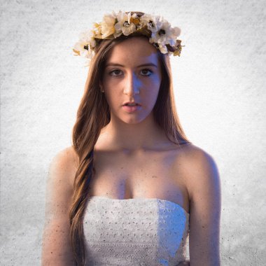 Çiçeklerin taç kadınla modeli