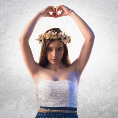 Çiçeklerin taç kadınla modeli