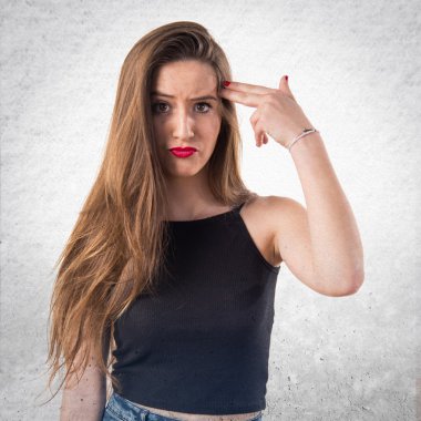 Genç kız intihar jest yapma