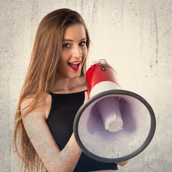 Chica joven gritando por megáfono —  Fotos de Stock