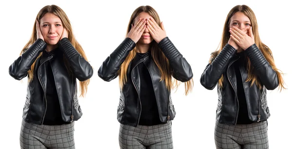 Teen girl covering her eyes — Stock Photo, Image