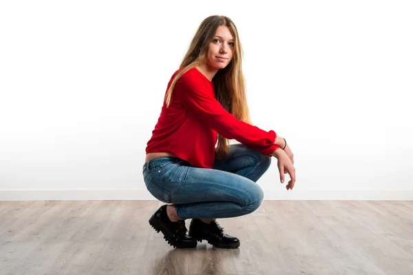 Chica joven en el estudio — Foto de Stock