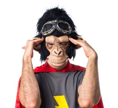 Hayal kırıklığına uğramış süper kahraman maymun adam