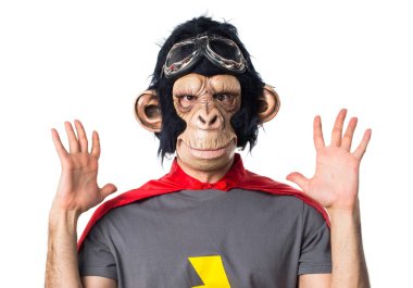 Hayal kırıklığına uğramış süper kahraman maymun adam