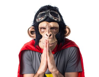 Süper kahraman maymun adam yalvaran