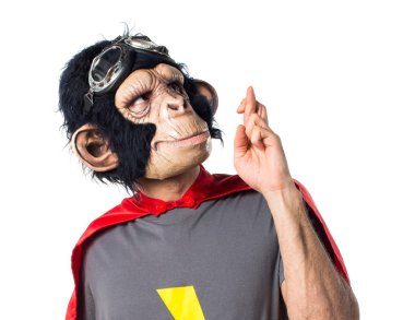 Süper kahraman maymun adam parmaklarıyla geçiş