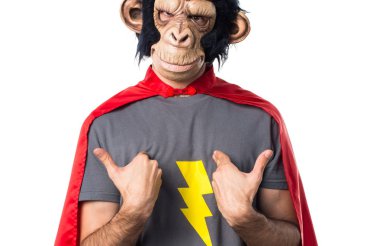 Süper kahraman maymun adam sürpriz jest yapıyor