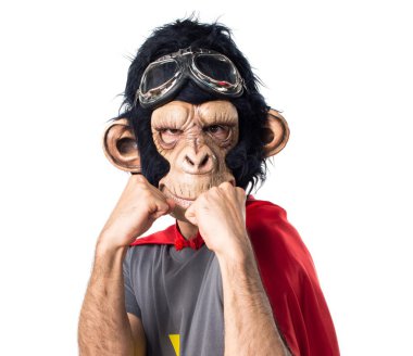 Süper kahraman maymun adam bir yumruk veren