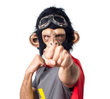 Süper kahraman maymun adam bir yumruk veren