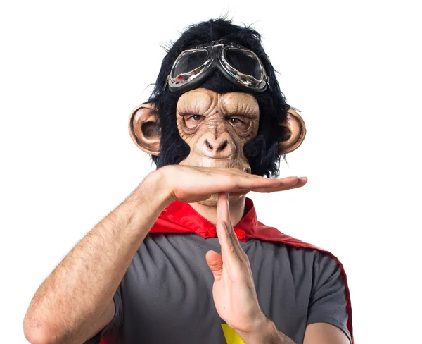 Superhjälte monkey man gör timeout gest — Stockfoto