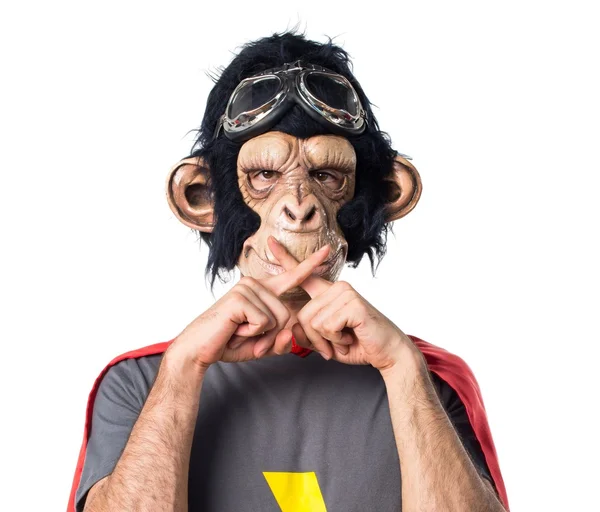 Homem macaco super-herói fazendo gesto de silêncio — Fotografia de Stock