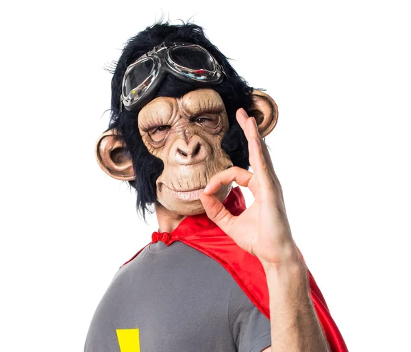Homem macaco super-herói fazendo OK sinal — Fotografia de Stock