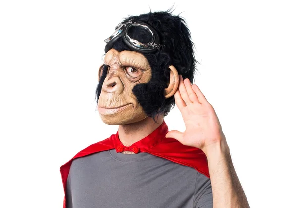 Homme singe super-héros écoutant quelque chose — Photo