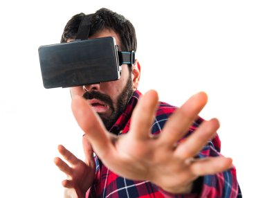 VR gözlükle korkmuş bir adamım